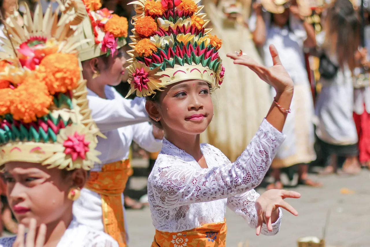 מפגש עם התרבות המקומית בבאלי, אינדונזיה מפגש עם התרבות המקומית בבאלי, אינדונזיה